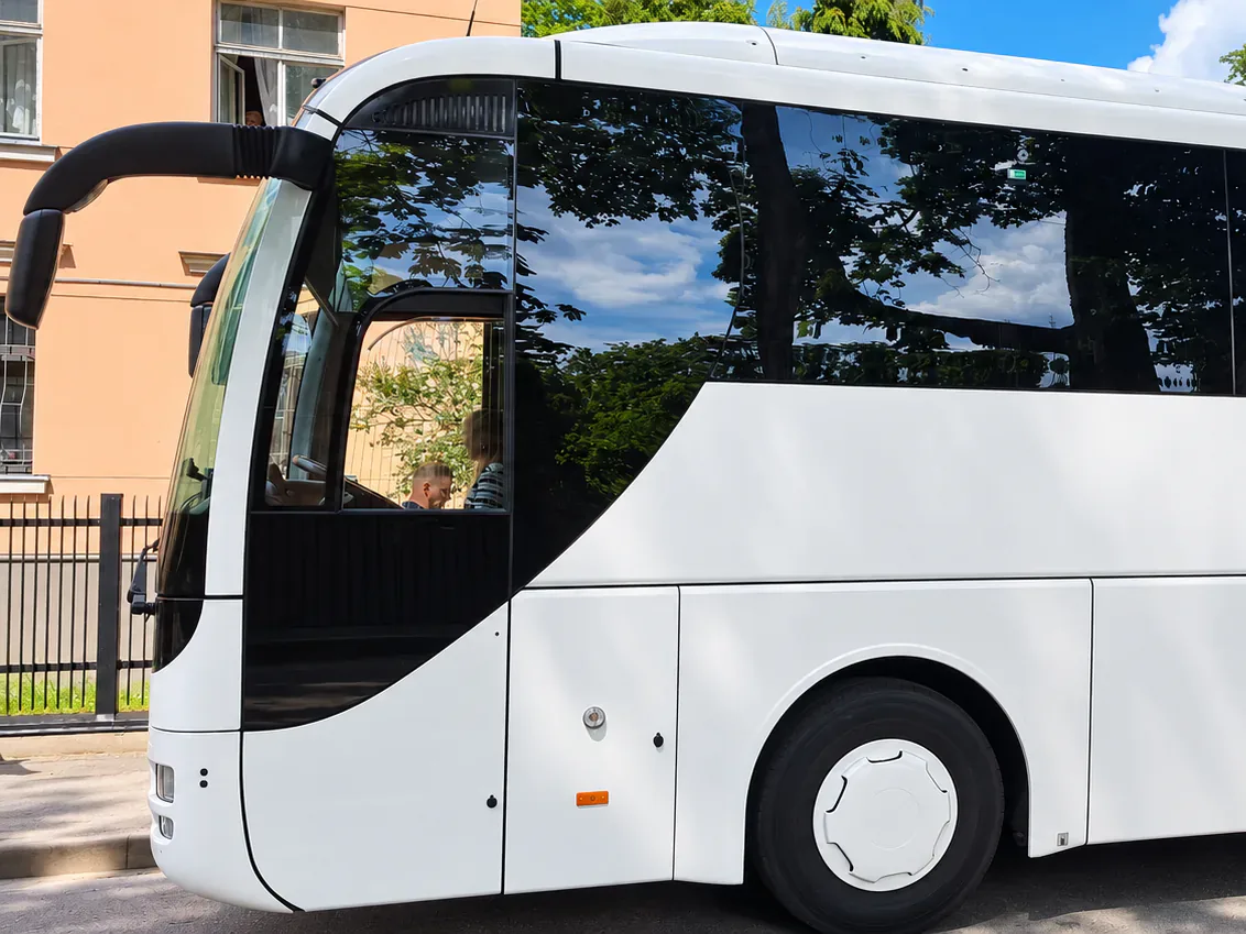 BusCom coach with luggage hold for groups in Oslo