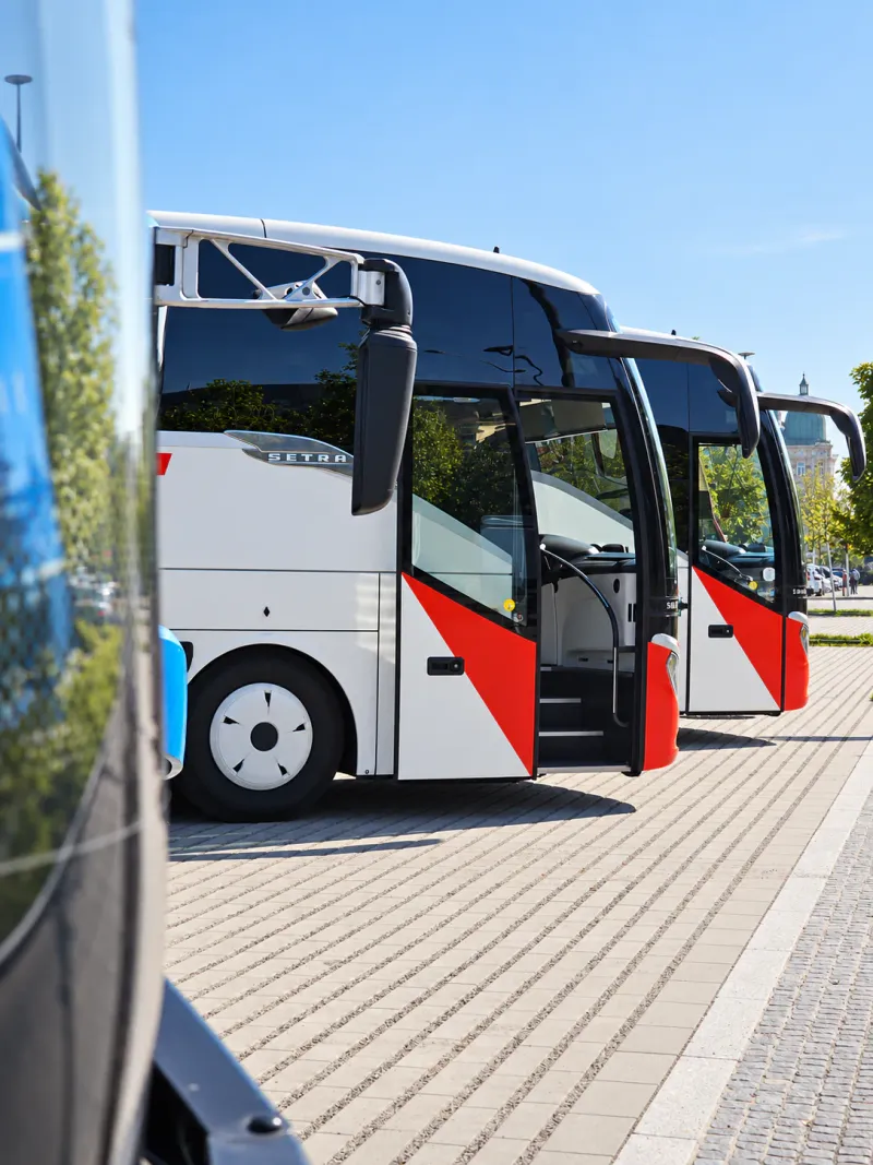 BusCom coaches ready for large groups in Milan